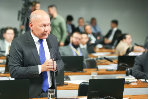 Ex-coordenador do INSS é conduzido para depor; Coronel Chrisóstomo cobra suspensão imediata de descontos